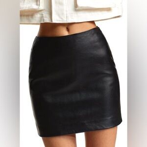 Aritzia Babaton Faux Leather Modern Mini Skirt Black Size 8